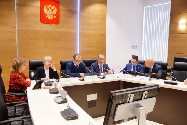 Парламентарии рассмотрели законопроекты, дополняющие полномочия региона в сфере аккредитации и лицензирования