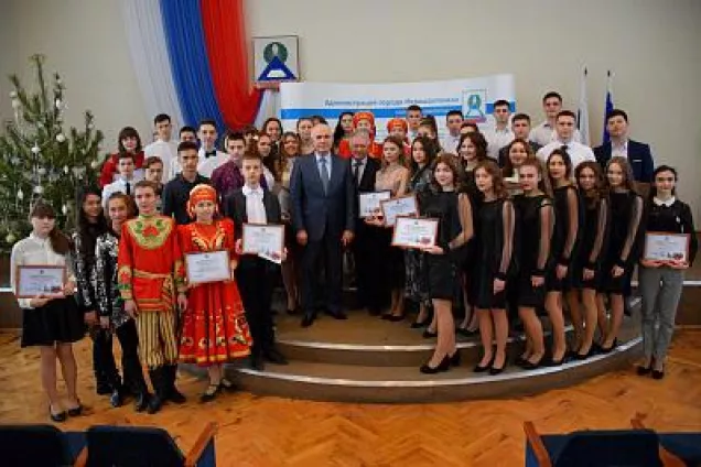 Депутат Роман Лютиков поздравил юных талантливых новошахтинцев  