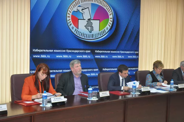 Юрий Бурлачко поздравил сотрудников системы  избирательных комиссий  Краснодарского края с Днём избирательной системы