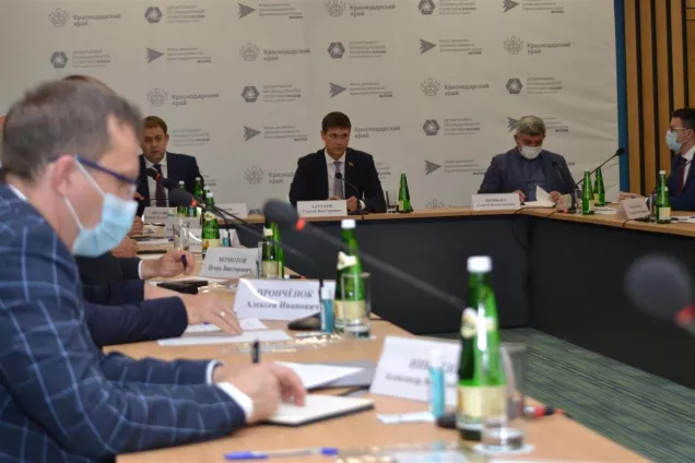 Депутаты ЗСК обсудили вопросы кадрового обеспечения промышленных предприятий