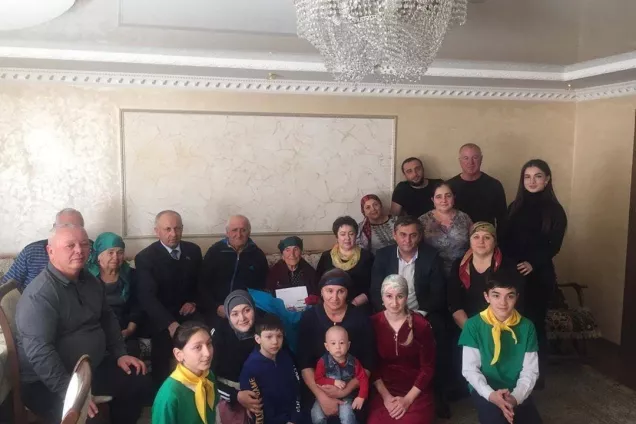 Законодатели поздравляют долгожителей-юбиляров  