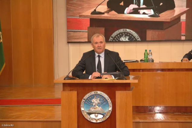 О порядке представления Главе Республики Адыгея декларативных сведений