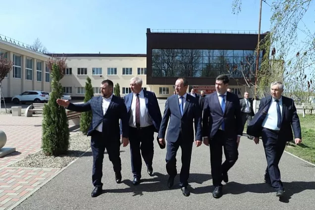 Спикер ЗСК Юрий Бурлачко оценил темпы развития социальной сферы Усть-Лабинского района