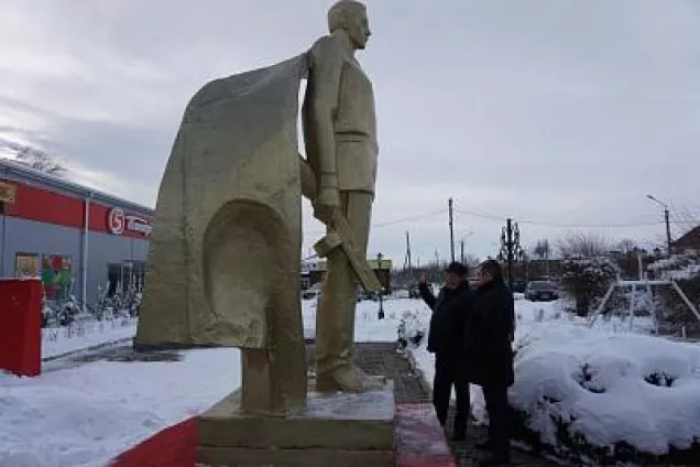 Сергею Рожкову выразили благодарность за ремонт кровли в Рассветовской школе