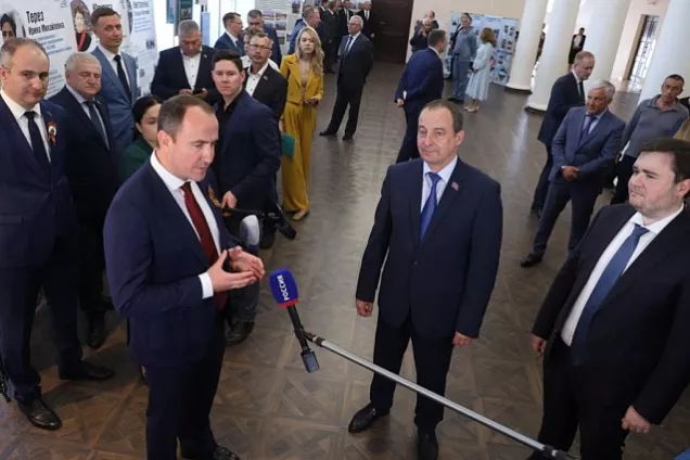 Юрий Бурлачко открыл цикл зональных совещаний по итогам работы органов ТОС в 2022 году