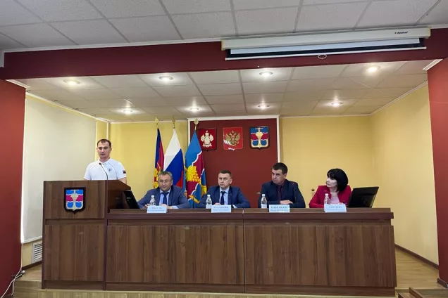 Парламентарии Кубани проанализировали в Темрюкском районе ситуацию с дорожными заторами на трассе «Краснодар-Керчь»