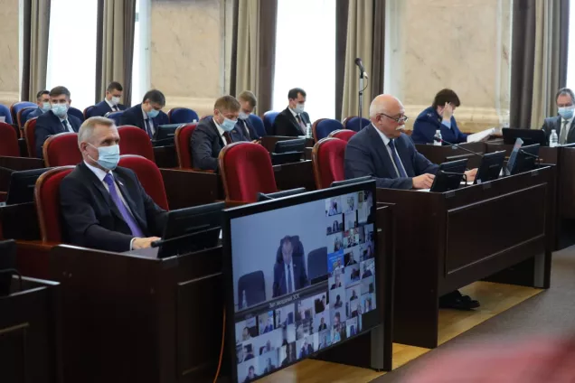 На сессии ЗСК приняли инициативы прокурора края по совершенствованию антикоррупционного законодательства