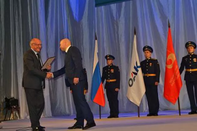 Сергей Косинов поздравил работников авиационного комплекса им. Г.М. Бериева юбилеем предприятия