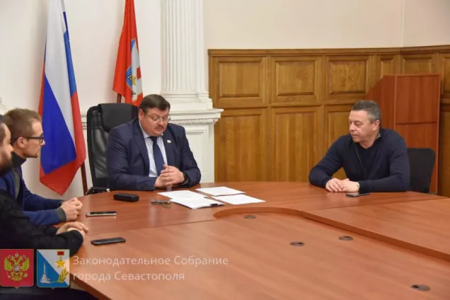 В комитете по законодательству и государственному строительству рассмотрели Закон РФ о поправке к Конституции 