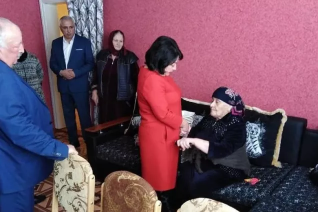 Депутаты поздравляют воинов Победы 