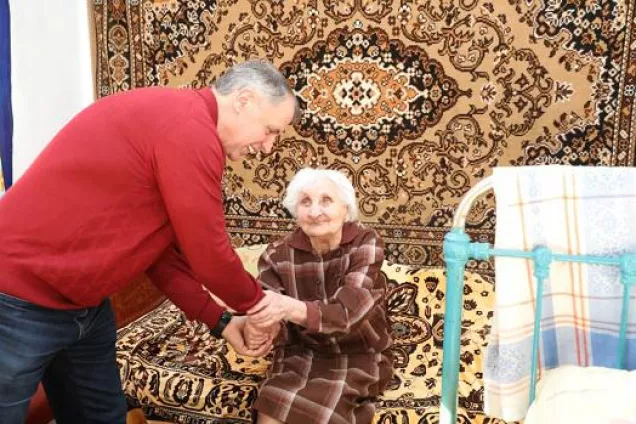 Владимир Константинов поздравил с Днем рождения самого старейшего члена Партии