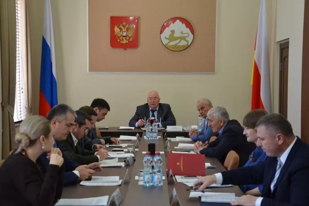 Изменения в закон о республиканском бюджете обсудили на заседании парламентского комитета по промышленности, транспорту, связи и предпринимательству под председательством Валерия Бурдзиева.