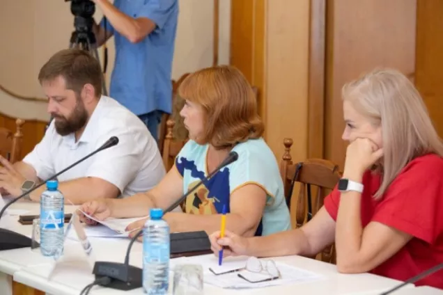 В парламенте Крыма обсудили меры продвижения русского языка