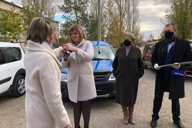 Больница Светлоярского района получила новые автомобили