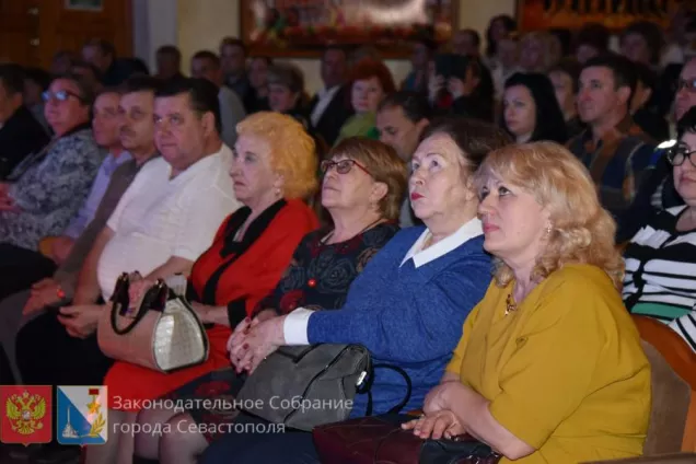 ФОТОРЕПОРТАЖ. Работников сферы жилищно-коммунального хозяйства и бытового обслуживания населения города Севастополя поздравили с профессиональным праздником