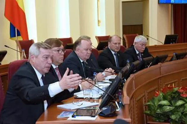 16-е заседание ЗС РО: Депутаты подвели итоги реализации Послания Президента Федеральному Собранию в 2019 году