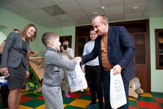 В преддверии Дня матери Бесарион Месхи посетил реабилитационный Центр для детей-инвалидов