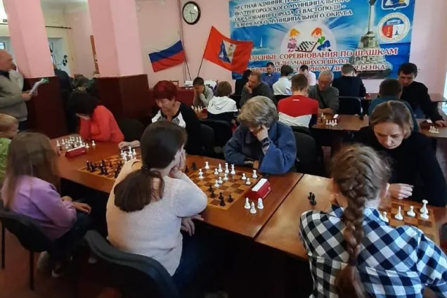 Депутаты приветствовали участников шахматного турнира