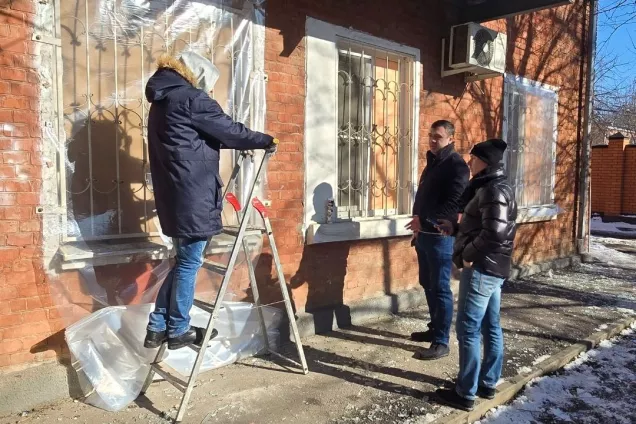 Донские депутаты  подключились к помощи жителям домов в Ростове-на-Дону, пострадавших от атаки БПЛА