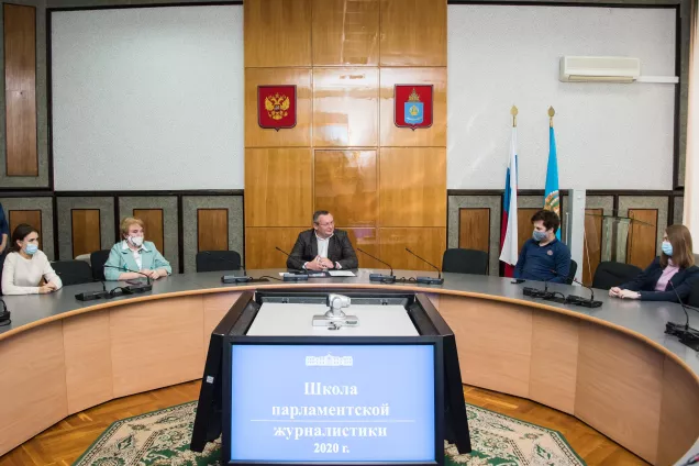 Игорь Мартынов вручил сертификаты выпускникам «Школы парламентской журналистики»