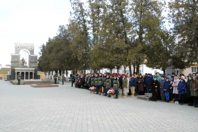 Депутаты и аппарат Парламента КЧР почтили память погибших афганцев 
