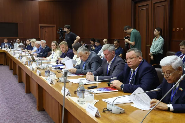 НА ПАРЛАМЕНТСКОМ ФОРУМЕ ЗАТРОНУЛИ ТЕМУ УКРЕПЛЕНИЯ МЕЖНАЦИОНАЛЬНОГО МИРА