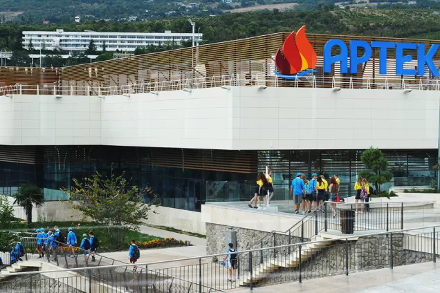 ZaМИР. Как получить бесплатную путёвку в федеральный детский лагерь