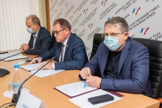 Парламентарии Крыма обсудили мероприятия по обеспечению комплексной безопасности и антитеррористической защищённости объектов образования