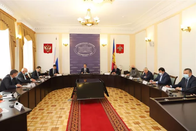 В ЗСК состоялась встреча депутатов с военным комиссаром региона