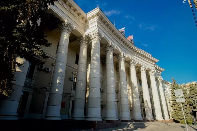 Индексацию зарплат госслужащих предложено приостановить 