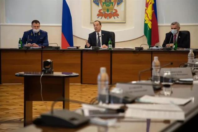 На Кубани до 1 августа продлили сроки подачи справок о доходах