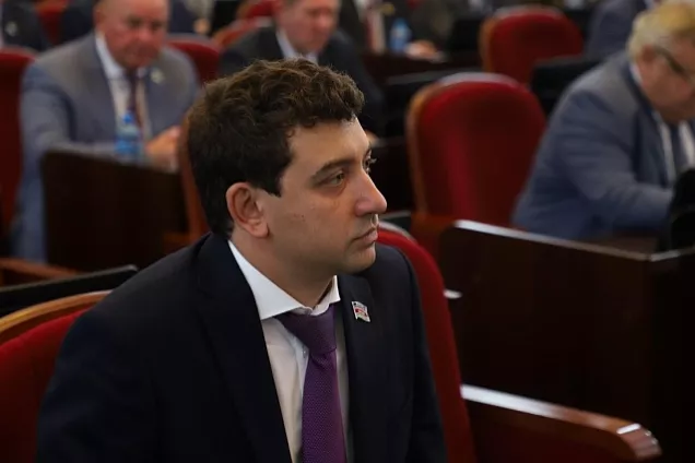 Спикер ЗСК Юрий Бурлачко представил нового депутата регионального парламента