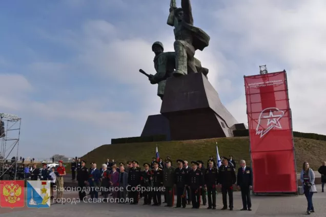 ФОТОРЕПОРТАЖ. Владимир Немцев принял участие в церемонии принятия севастопольцев в ряды Юнармии