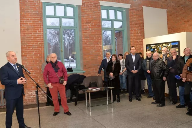 Спикер парламента Осетии Т. Тускаев посетил выставку картины Юрия Абисалова