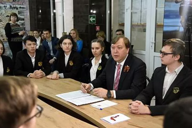 Александр Ищенко дал старт урокам исторической памяти для школьников