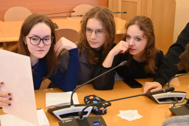 1 мая открылся конкурс эссе среди школьников государств Содружества