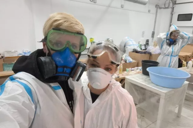 Депутаты Севастополя убирают загрязненный песок, спасают пострадавших птиц и оказывают помощь добровольцам