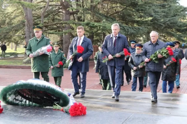 Парламентарии Крыма в День Неизвестного солдата почтили память погибших воинов