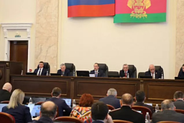 Законодатели Кубани приняли порядок установления постинтернатного сопровождения сирот