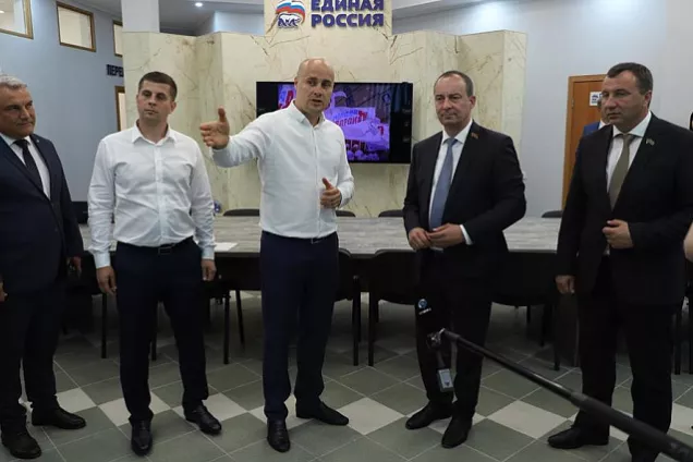 Молодые депутаты Анапы презентовали председателю кубанского парламента проекты по благоустройству территорий