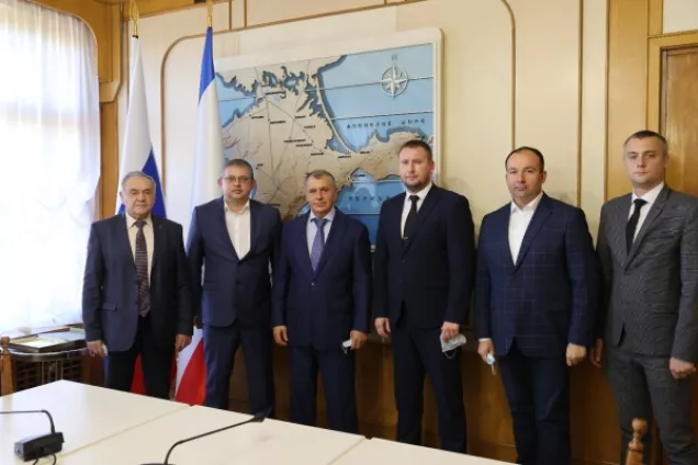 Председатель ГС РК Владимир Константинов встретился с делегацией законодателей Луганской Народной Республики