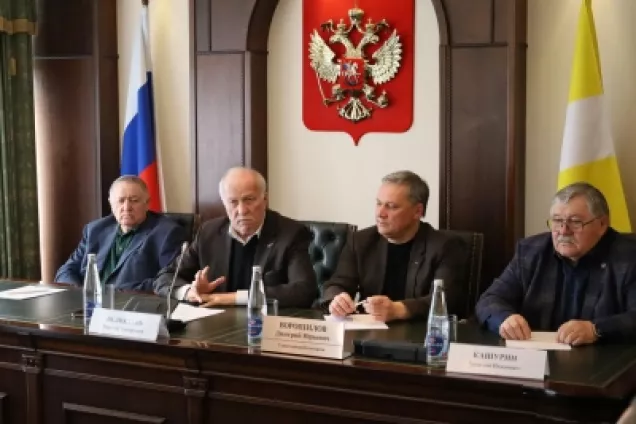 Спикер ставропольского парламента Н.Великдань   рассказал муниципальным депутатам об итогах работы в 2025 г.