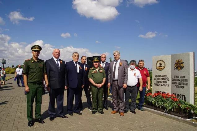 На Мамаевом кургане открыта памятная стела воинам Адыгеи, защищавшим Сталинград