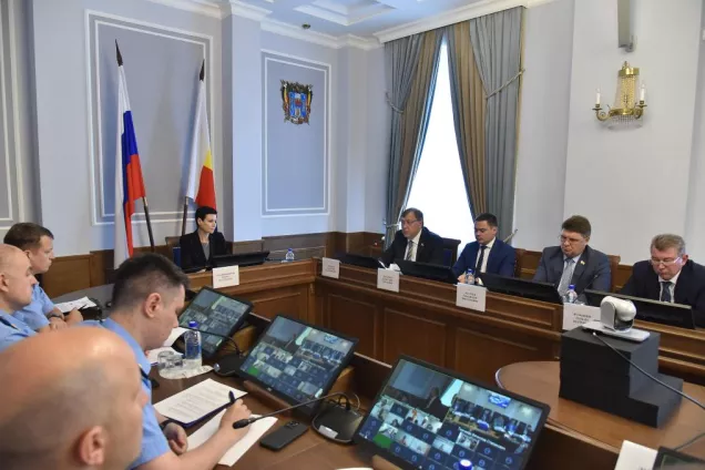 Российские законодатели обсудили административную ответственность должностных лиц