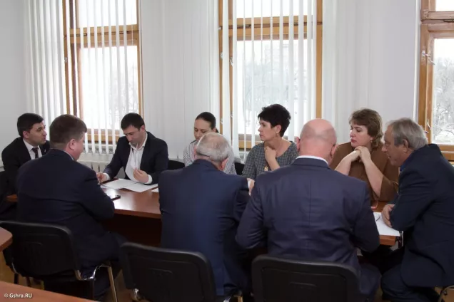 О ходе реализации национальных проектов шел разговор на заседании профильного комитета парламента