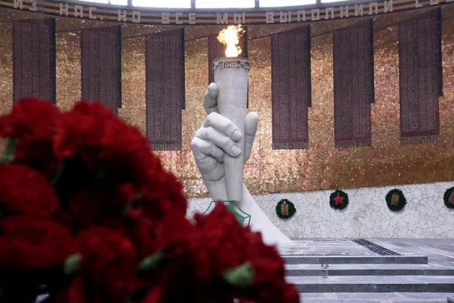 На главной высоте России зажгли свечи в память о погибших в Великой Отечественной войне