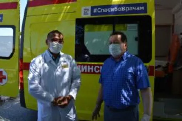 Республиканскому детскому медицинскому центру передали современный реанимобиль