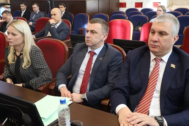 Кубанские депутаты внесли поправки в документы по поддержке граждан отдельных категорий