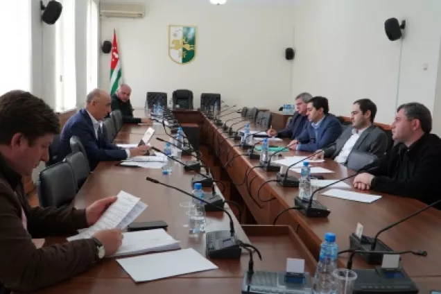 Депутаты Абхазии обсудили проект по возобновлению деятельности и дальнейшей эксплуатации Международного аэропорта «Сухум» им. В. Г. Ардзинба.