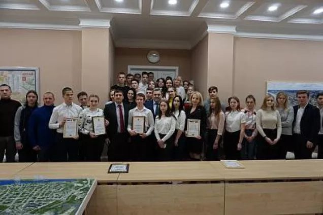 Депутат Сергей Рожков поздравил волонтеров Аксайского района